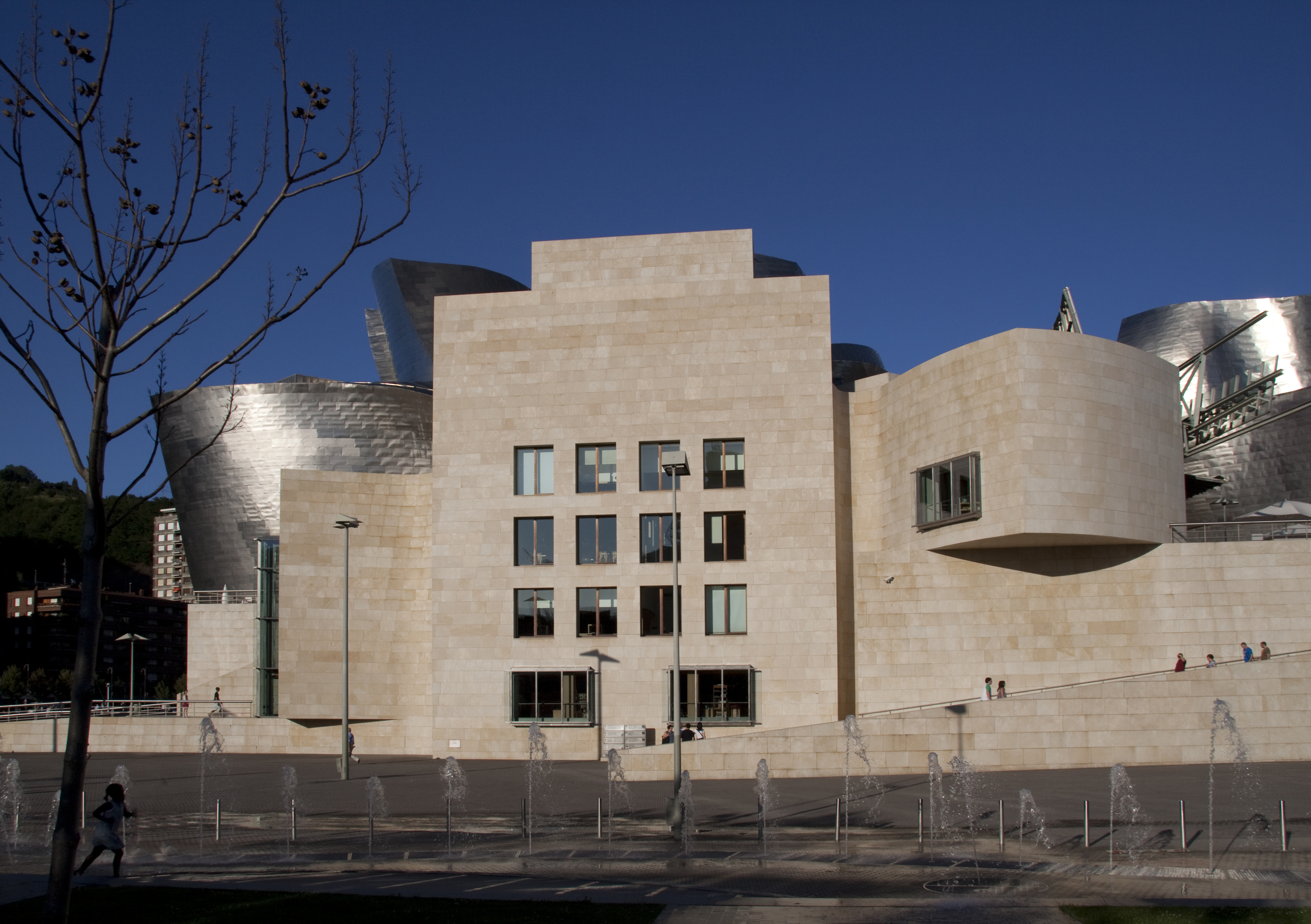 露易丝*布尔乔亚的《马曼》 - Bilbo | Secret World Trip Planner