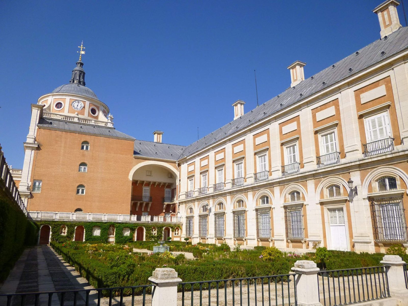 Palazzo di Aranjuez - Aranjuez | Secret World Trip Planner