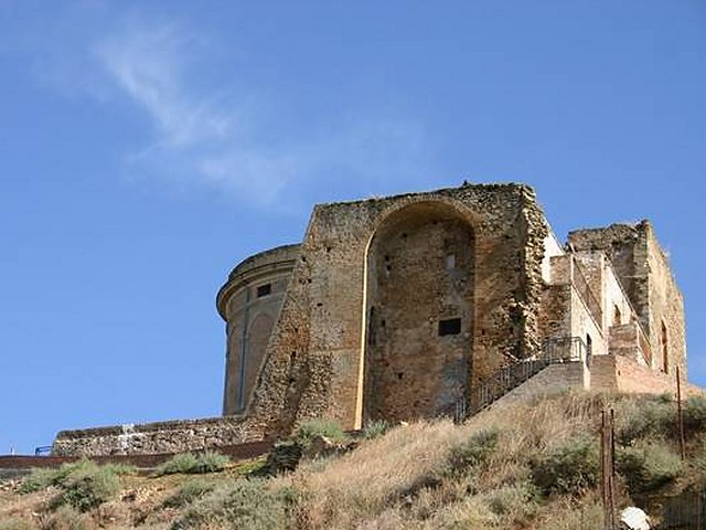 ノルマン城の廃墟 - Pisticci | Secret World Trip Planner