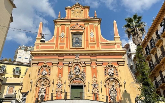 Santa Teresa A Chiaia templom - Napoli | Secret World Trip Planner