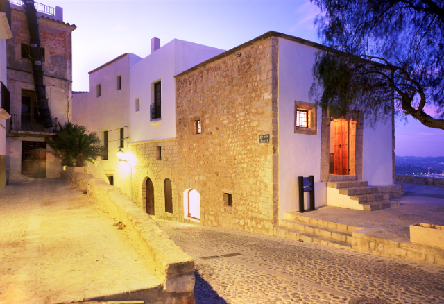 Qendra e Informacionit Madina Yabisa - Eivissa | Secret World Trip Planner