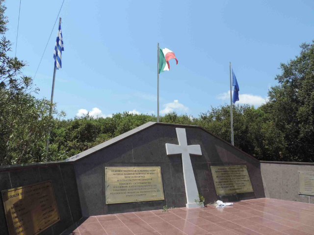 অ্যাকুই বিভাগের পতনের স্মৃতিসৌধ - Argostoli/Cefalonia | Secret World Trip Planner