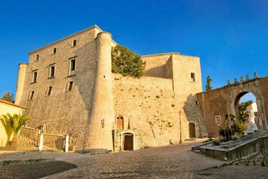 Kastilyo ng Montemiletto - Montemiletto | Secret World Trip Planner