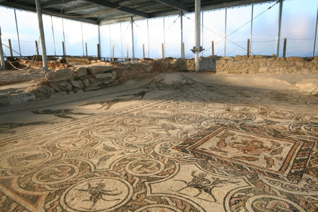 ภาพโมเสกแบบโรมันที่ไม่ธรรมดาของ Domus del Mito - Sant'Angelo In Vado | Secret World Trip Planner