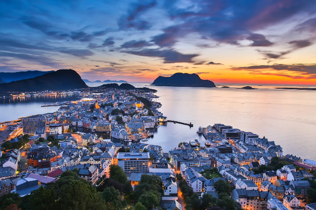 অ্যালেসুন্ড - Ålesund | Secret World Trip Planner