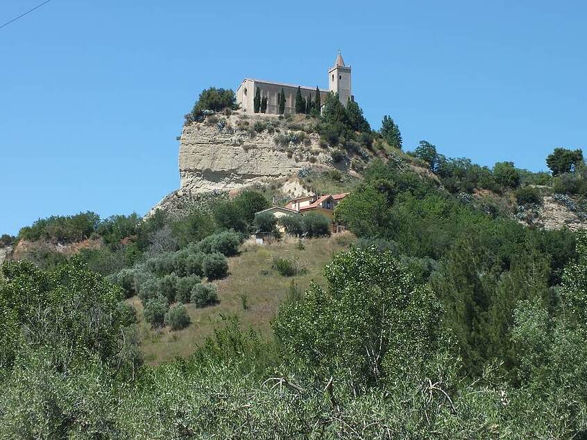 کلیسای سانتا ماریا دلا روکا - Offida | Secret World Trip Planner