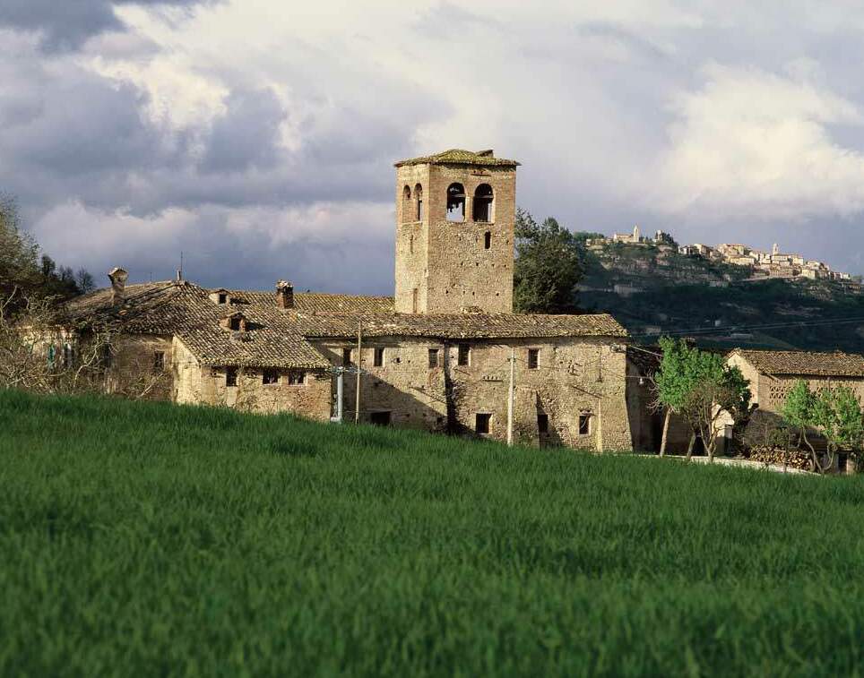 Die Abtei von San Ruffino und Vitale befindet sich an der Straße von Servigliano nach - San Ruffino | Secret World Trip Planner