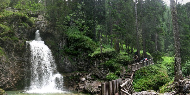 വല്ലെസിനല്ല വെള്ളച്ചാട്ടം - Madonna di Campiglio | Secret World Trip Planner