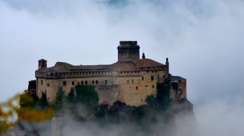 Castello di Bardi - val Ceno - Bardi | Secret World Trip Planner