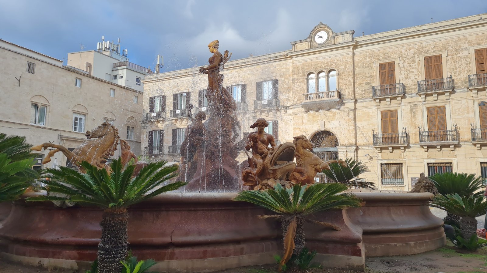 Ortigia i fontana Diane, božica lova - Siracusa | Secret World Trip Planner