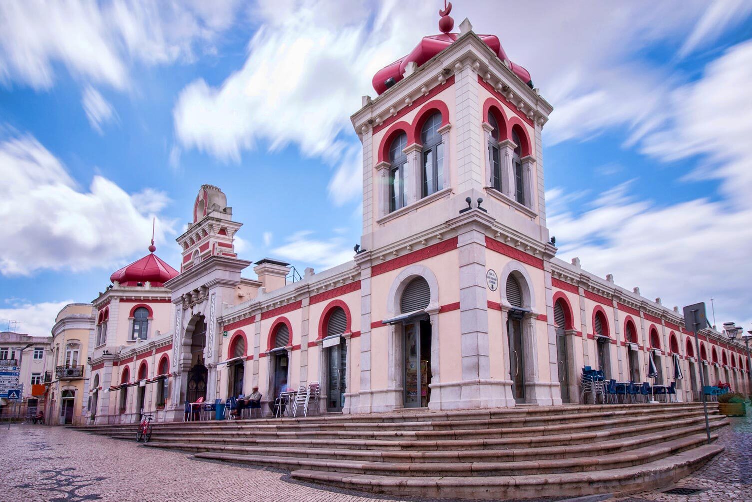 לולה היא עיר שוק פורטוגזית מסורתית. - Loulé | Secret World Trip Planner