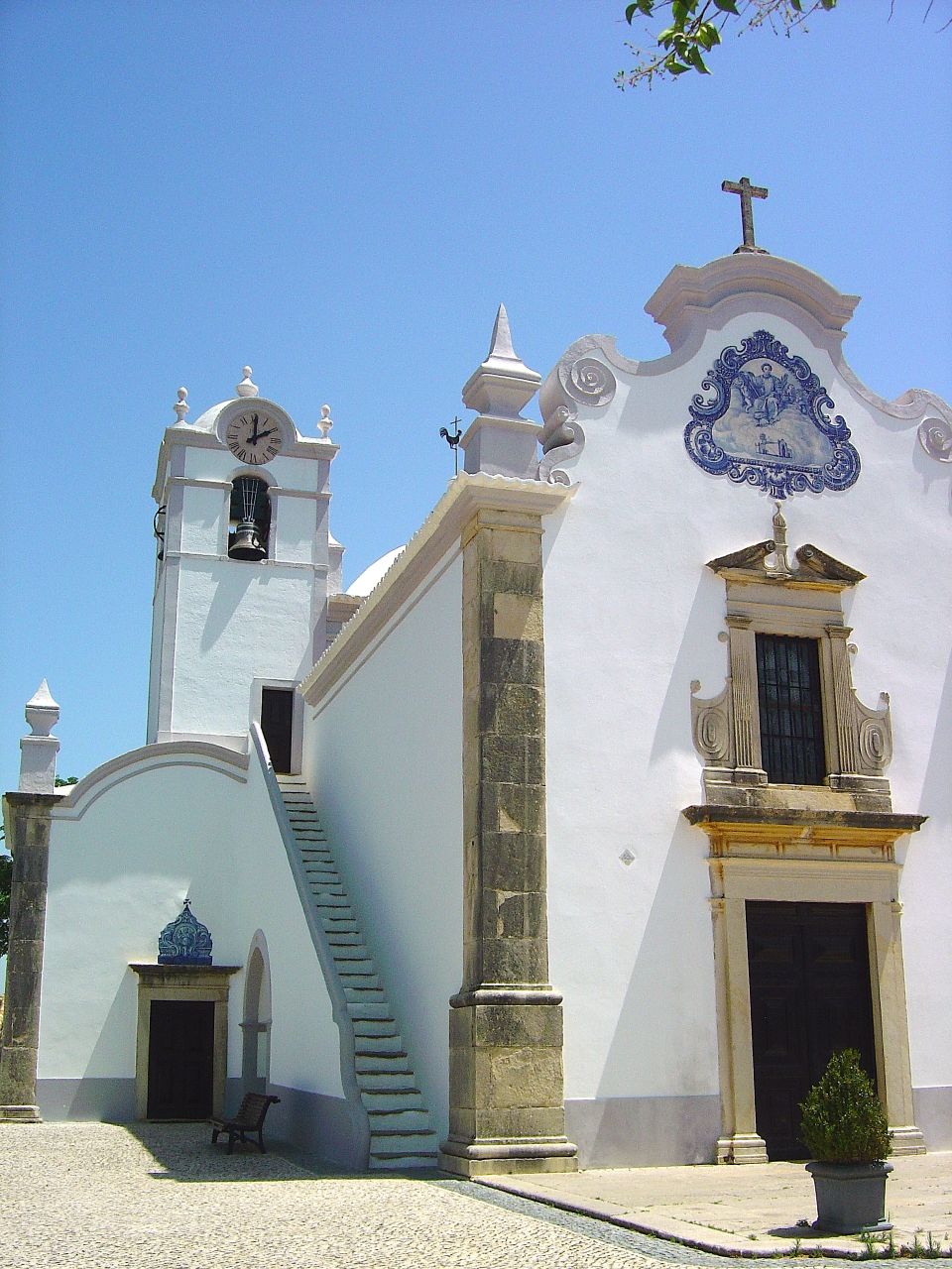 알만실의 성 로렌스의 교회” - Almancil | Secret World Trip Planner