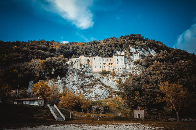 Helgedomen Eremitage i Greccio - Greccio | Secret World Trip Planner