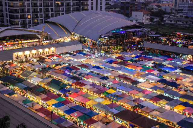 Mercat nocturn del tren Ratchada - Khet Prawet | Secret World Trip Planner