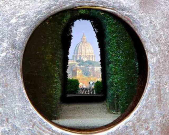 Mtakatifu Petro kutoka kwenye tundu la ufunguo - Roma | Secret World Trip Planner