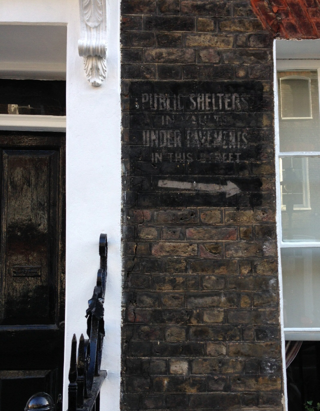 ゴーストサイン - Smith Square | Secret World Trip Planner