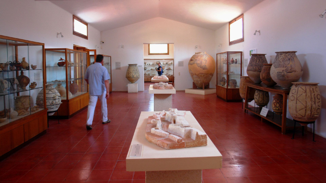 Gå tillbaka i tiden på det arkeologiska museet i Aegina - Egina | Secret World Trip Planner