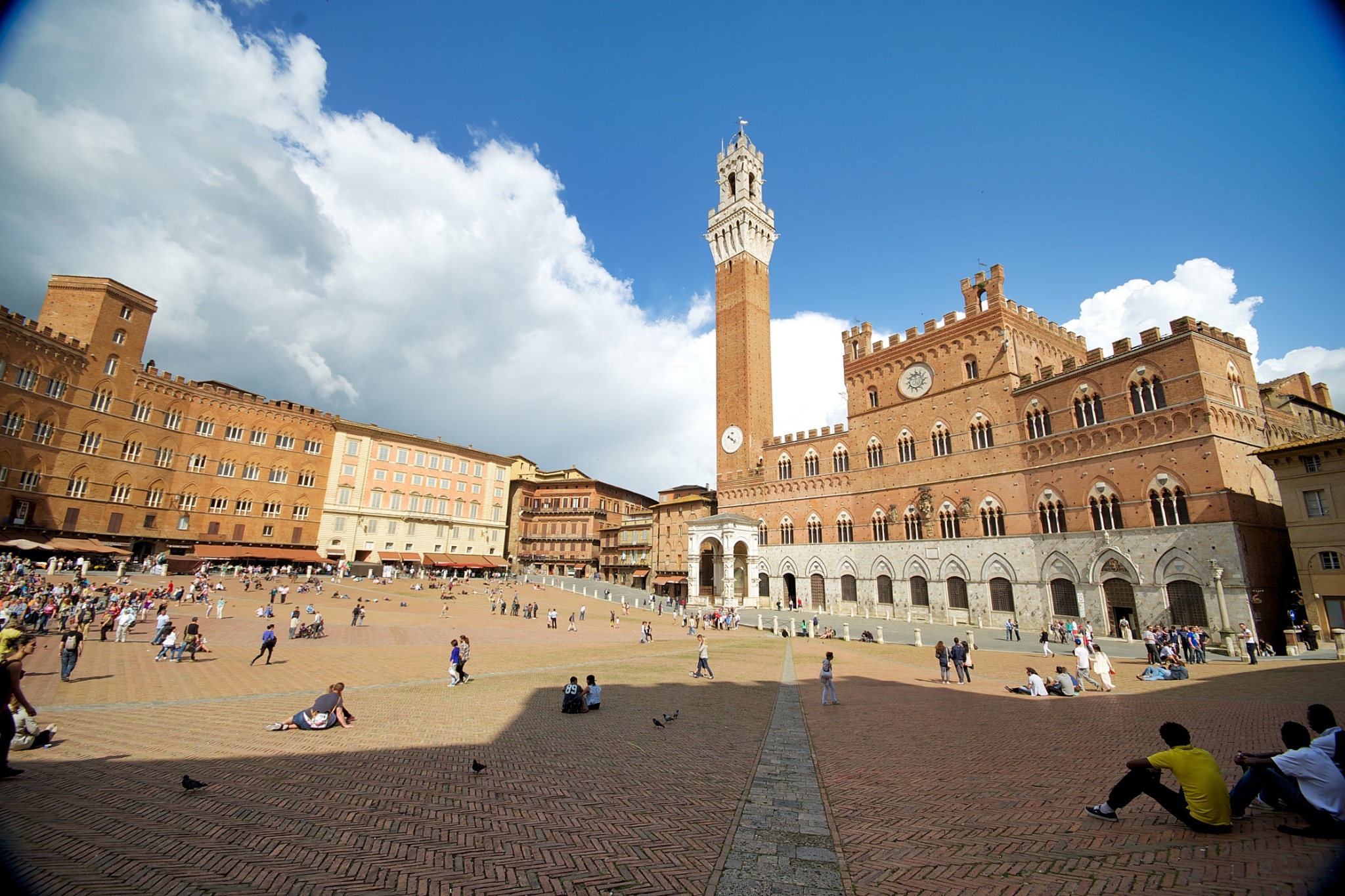 Praza do Campo - Siena | Secret World Trip Planner