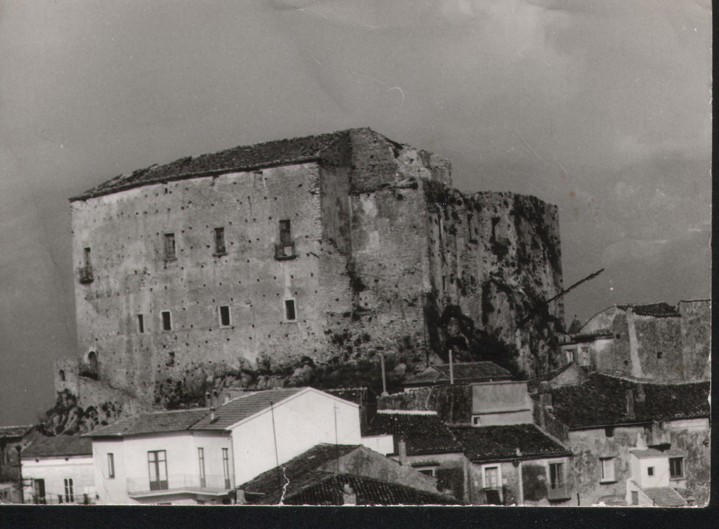 Normanský hrad Oliveto Citra