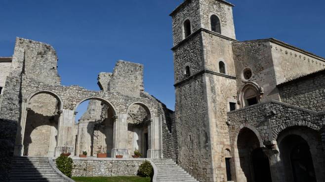 Goleto Abbey lan esoterisme putih - Goleto | Secret World Trip Planner