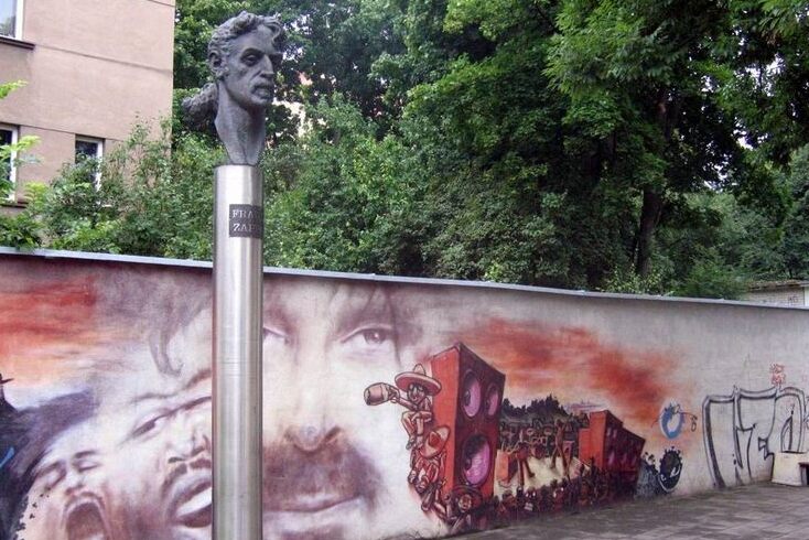 Statue de Frank Zappa à Vilnius - Vilnius | Secret World Trip Planner