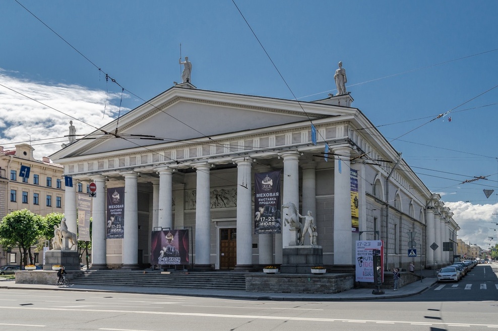 Конногаврдейски Манеж, училище по конна езда - Sankt-Peterburg | Secret World Trip Planner