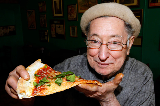 Delektuj się kawałkiem: Di Fara, rodzinny klejnot nowojorskiej sceny pizzy - Brooklyn | Secret World Trip Planner