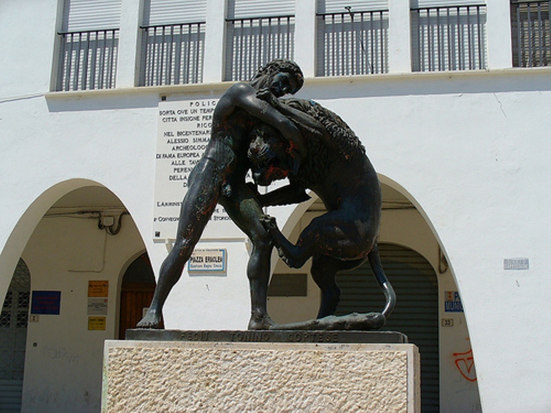 Statue von Herkules und dem Löwen