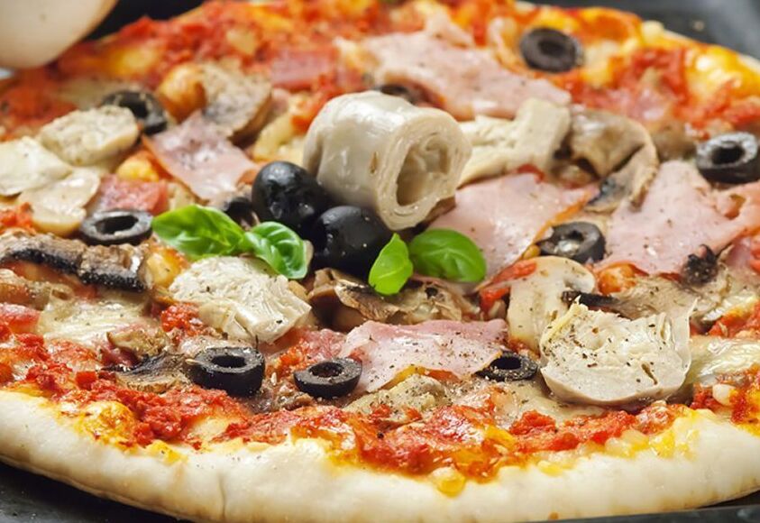 Pizza Capricciosa - Pizzeria Starita a Materdei | Secret World Trip Planner