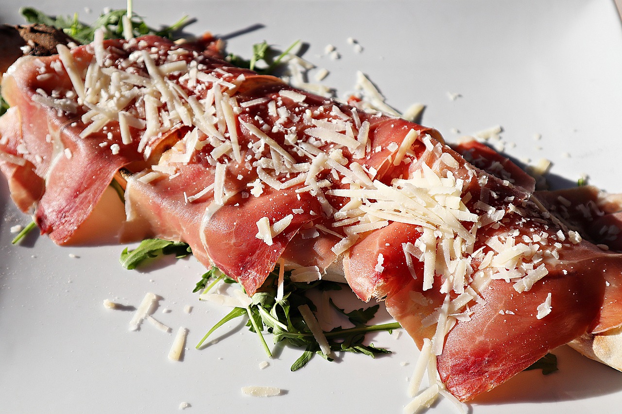 Pizza Capricciosa - Pizzeria Starita a Materdei | Secret World Trip Planner