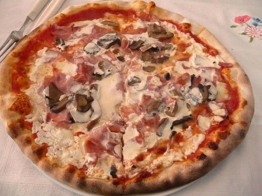 Пицца Босниа - Crazy Pizza Napoli | Secret World Trip Planner