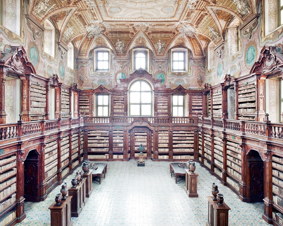 Kompleksi Girolamini u ndërtua midis fundit të shekullit të gjashtëmbëdhjetë dhe mesit.  - Napoli | Secret World Trip Planner