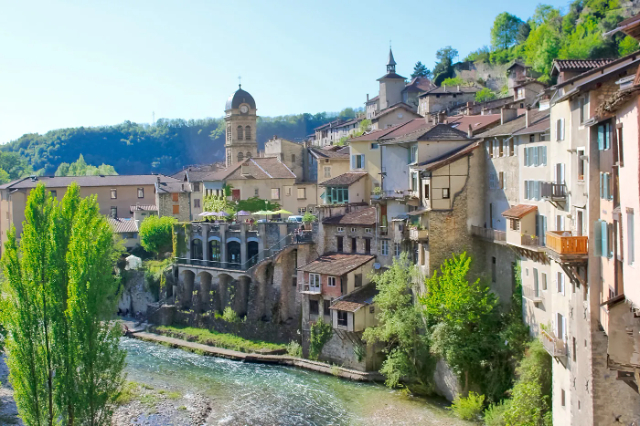 ポン＝アン＝ロワイヤンとケース・ソスペーゼ - Pont-en-Royans | Secret World Trip Planner