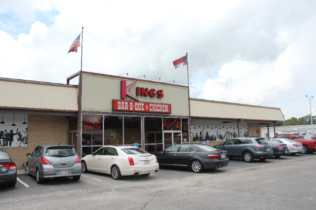 Restauracja Kings: 75 lat Carolina BB - Kinston | Secret World Trip Planner