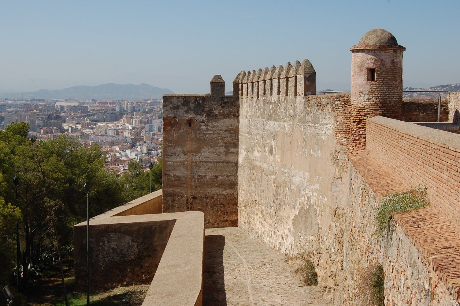 Tăng trên Alcazaba là lâu đài Gibralfaro - Málaga | Secret World Trip Planner