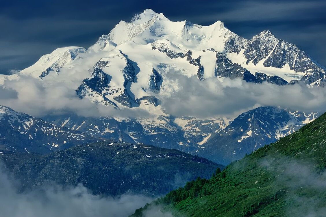 Dom egy lenyűgöző hegycsúcs Svájcban - Saas-Fee | Secret World Trip Planner