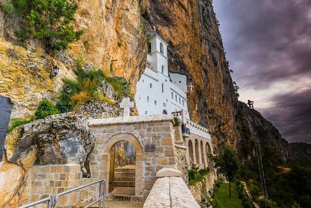 Montenegro | Das Kloster von Ostrog | Secret World Trip Planner