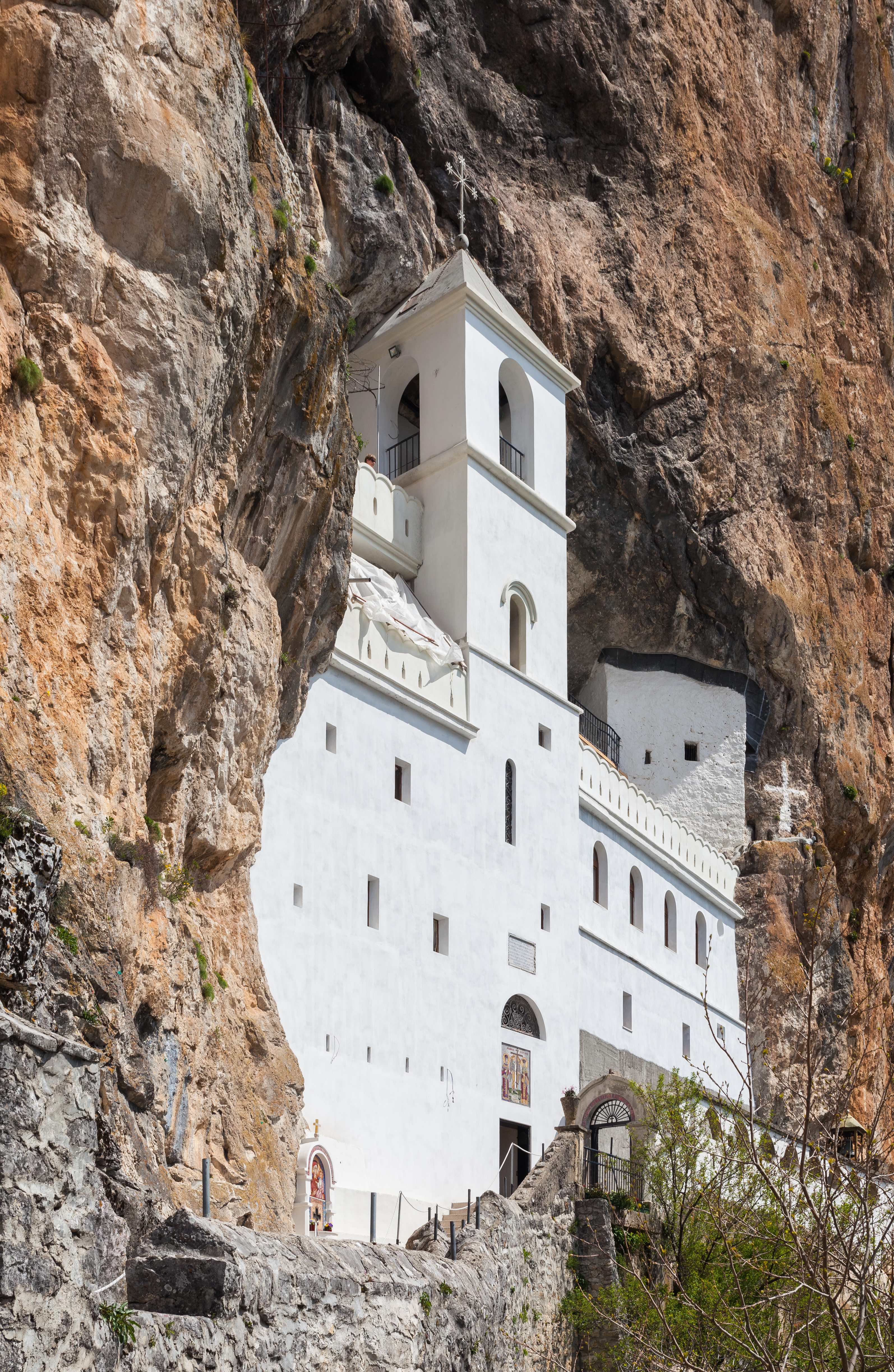 Montenegro | Das Kloster von Ostrog | Secret World Trip Planner
