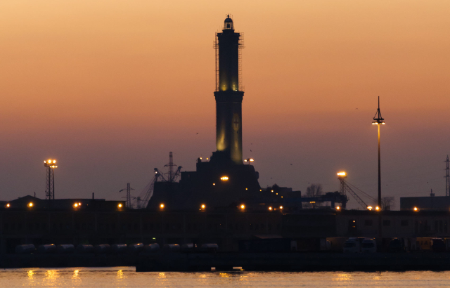 Genuya chiroqi - Genova | Secret World Trip Planner