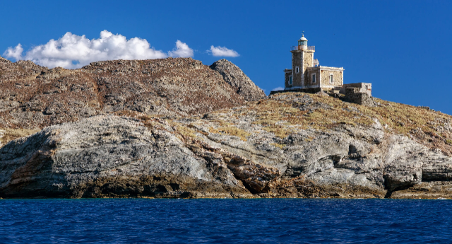 A világítótorony a Papargyra-foknál - Tinos | Secret World Trip Planner