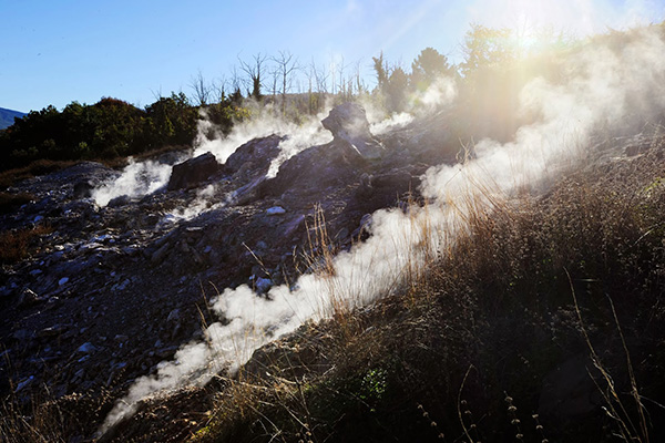 Sasso Pisano ၏ Fumarole ပန်းခြံ - Lagoni del Sasso | Secret World Trip Planner