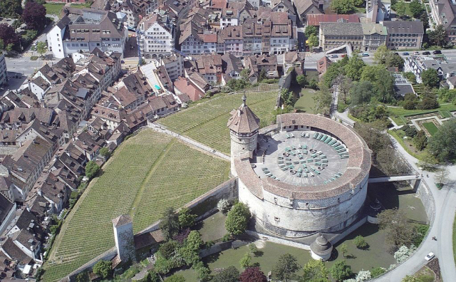 Schaffhausen मा Munot किल्ला - Schaffhausen | Secret World Trip Planner