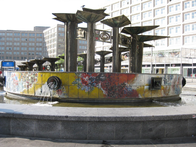 Fontein van de volksvriendschap - Berlino | Secret World Trip Planner