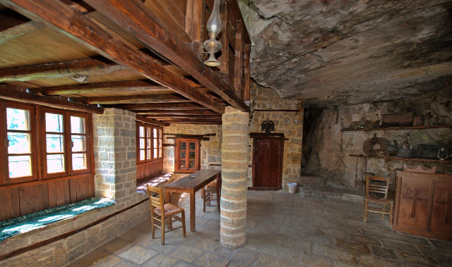 Klasztor Holy Kipinas - North Tzoumerka 440 01 | Secret World Trip Planner