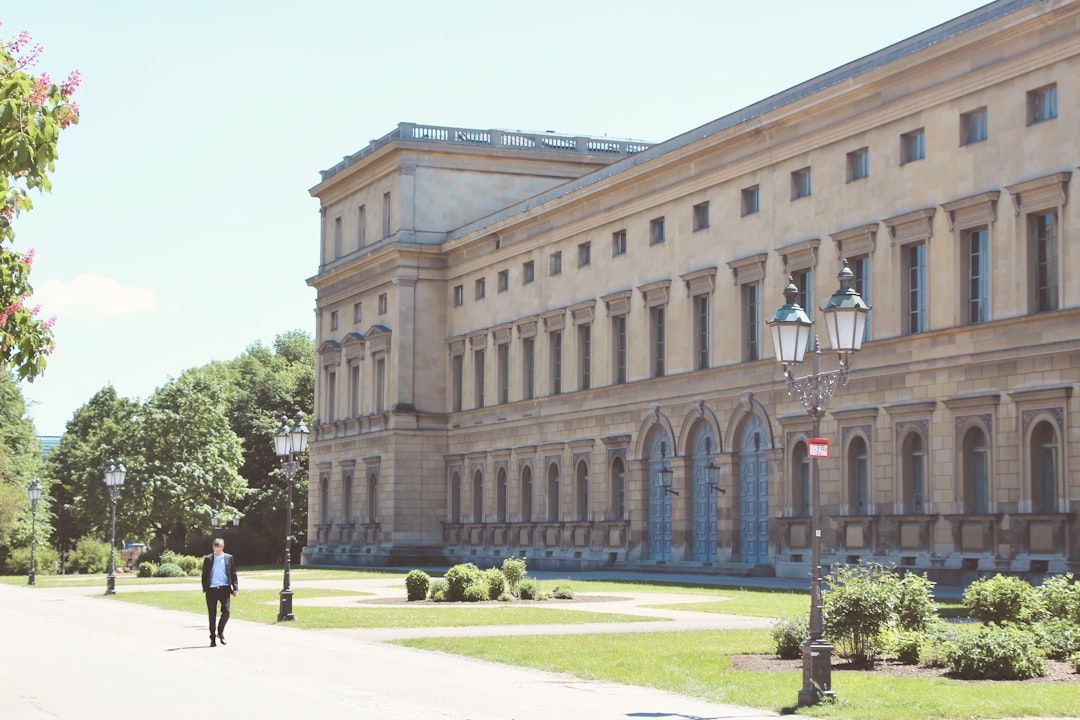 The Pinakothek മ്യൂസിയങ്ങൾ in Munich - München | Secret World Trip Planner