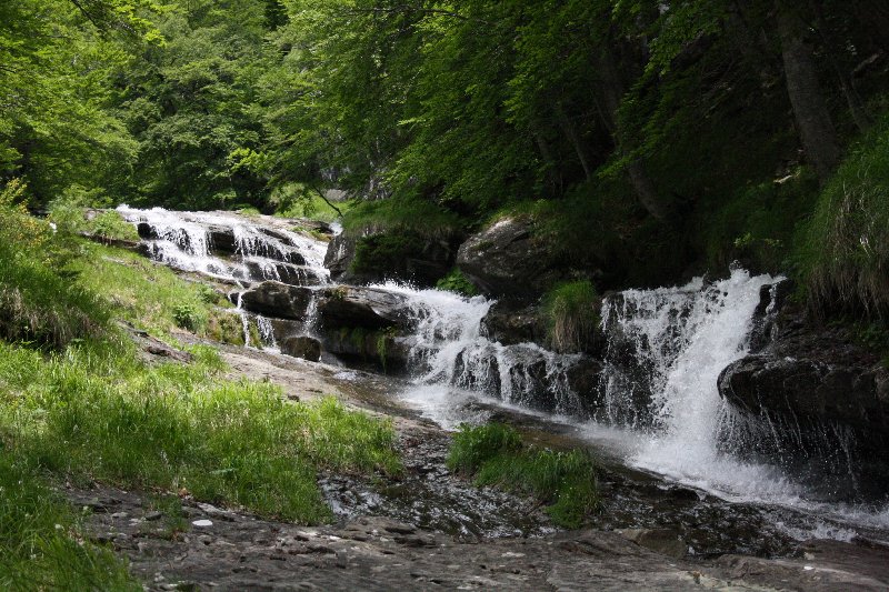 Lembah 100 air terjun - Cesacastina | Secret World Trip Planner