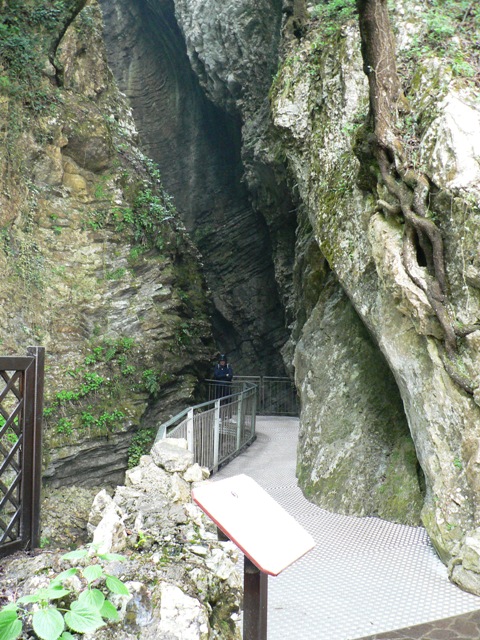 Grotta cascata Del Varone