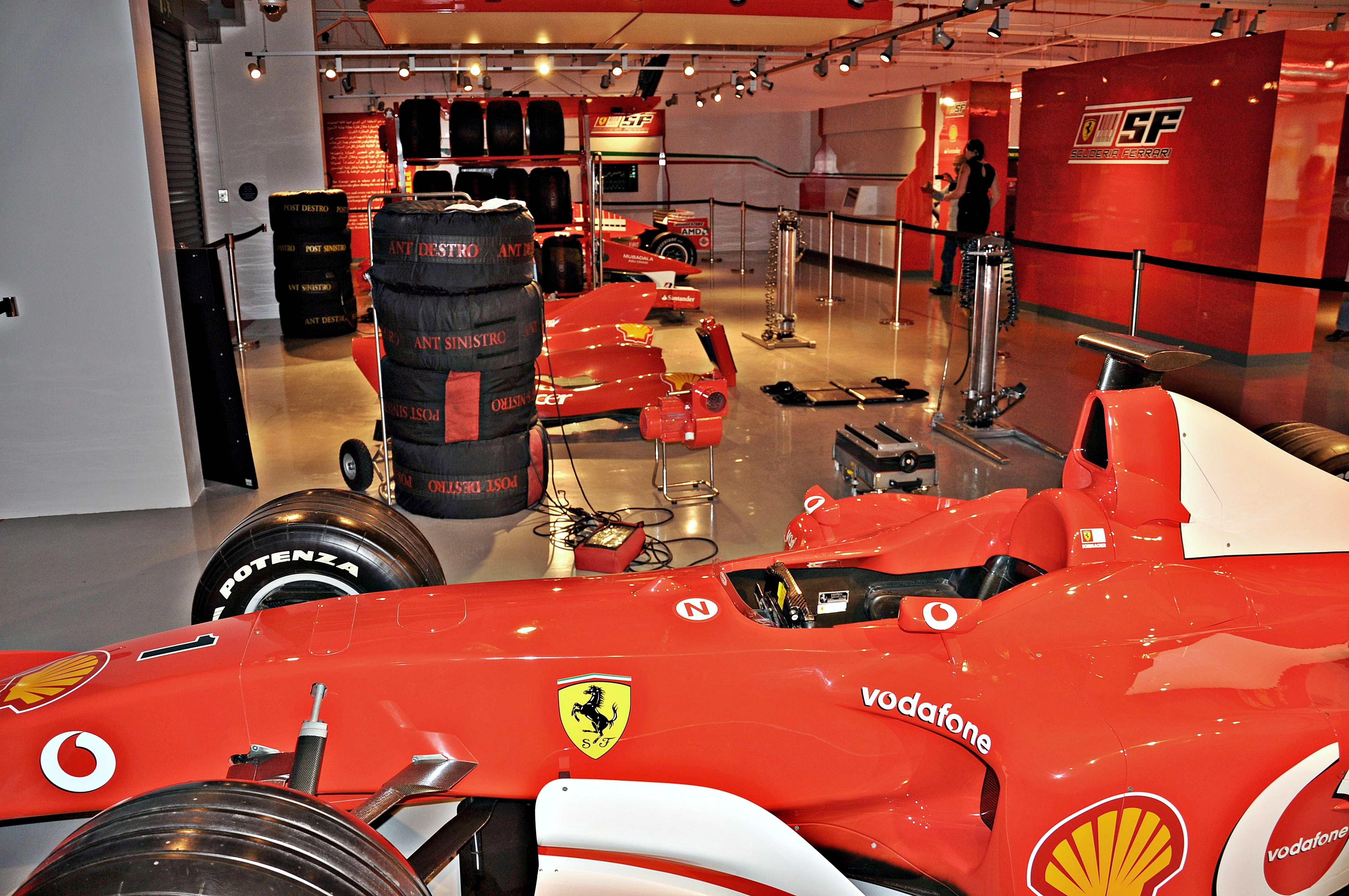 阿布扎比：世界上第一个法拉利品牌主题公园 - Abu Dhabi | Secret World Trip Planner