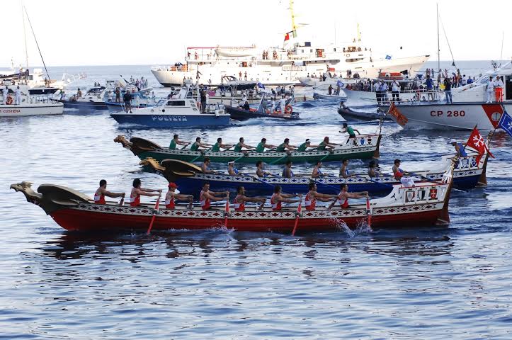 Antzinako Itsas Errepubliken estropada - Amalfi | Secret World Trip Planner