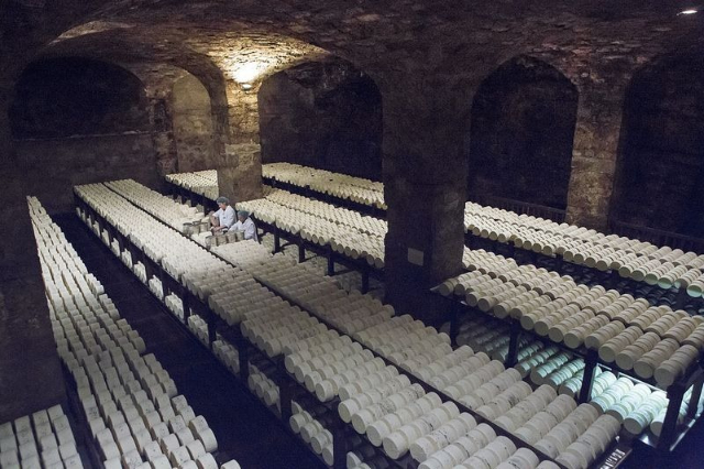les caves de Roquefort - Roquefort-sur-Soulzon | Secret World Trip Planner